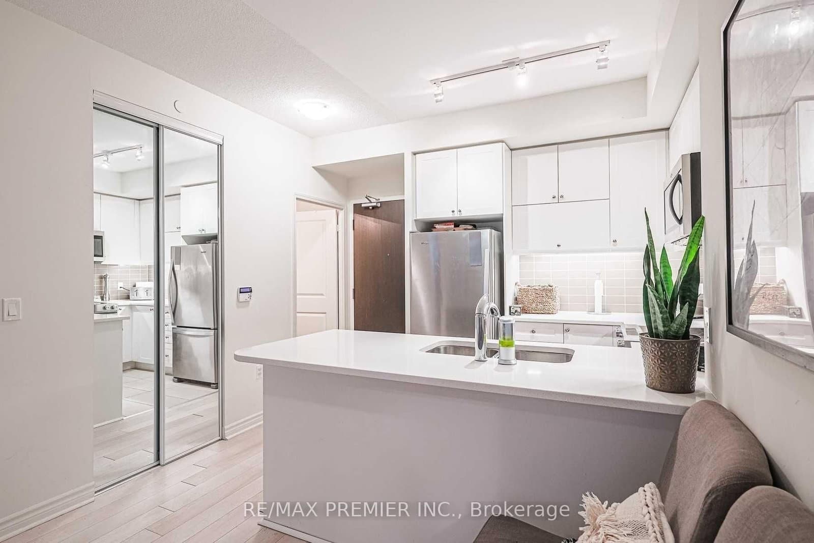 39 Annie Craig Drive, Unit 517 thumbnail 7