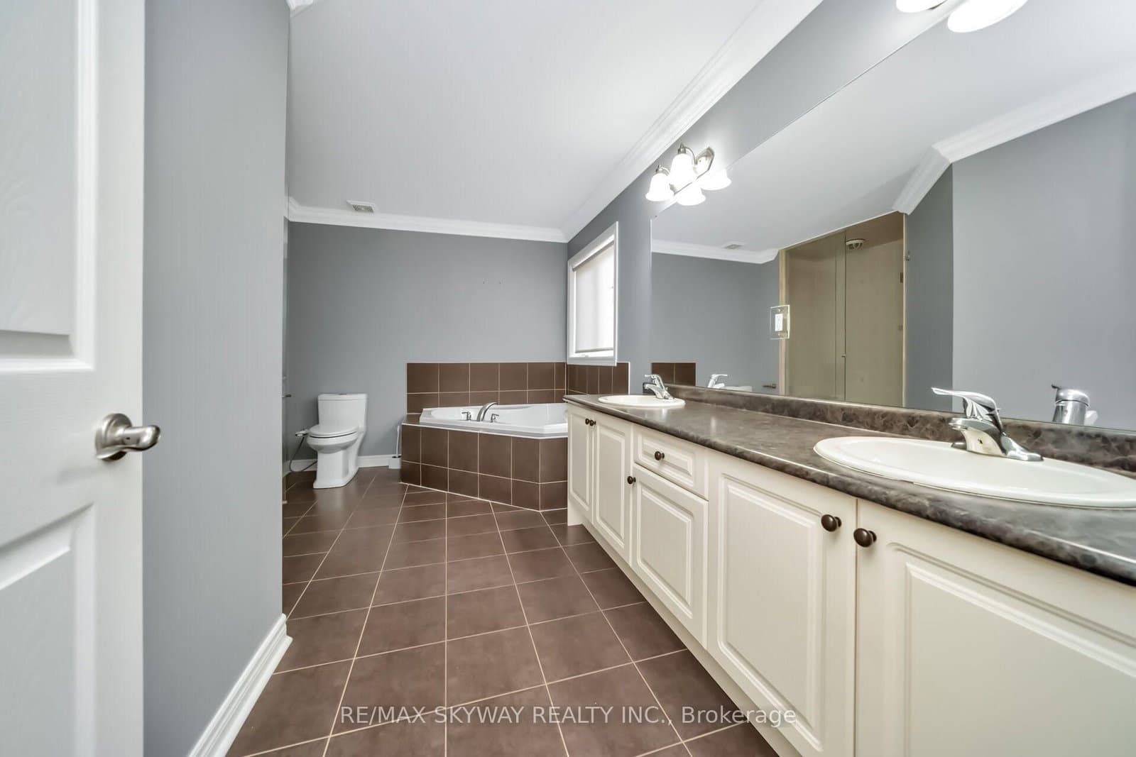 51 Learmont Avenue thumbnail 26