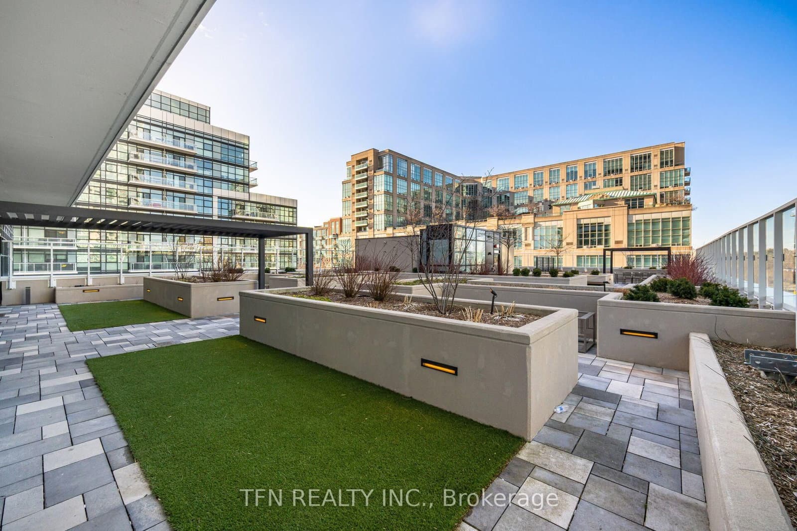 251 Manitoba Street thumbnail 18