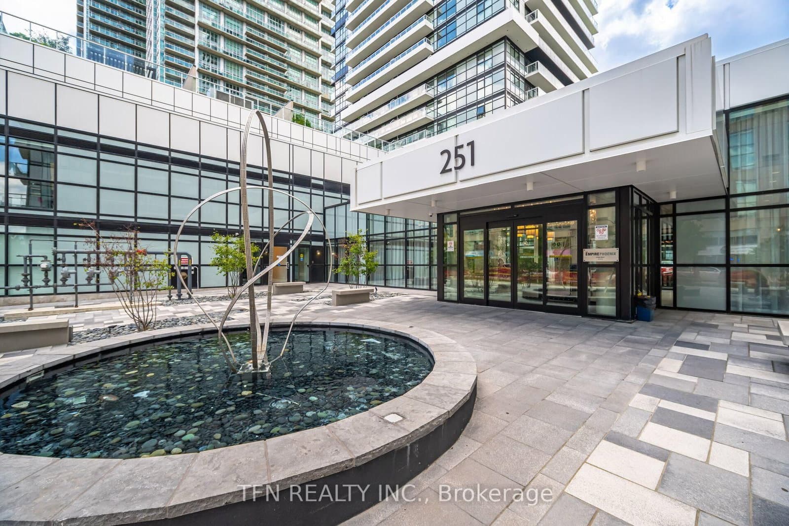 251 Manitoba Street thumbnail 2