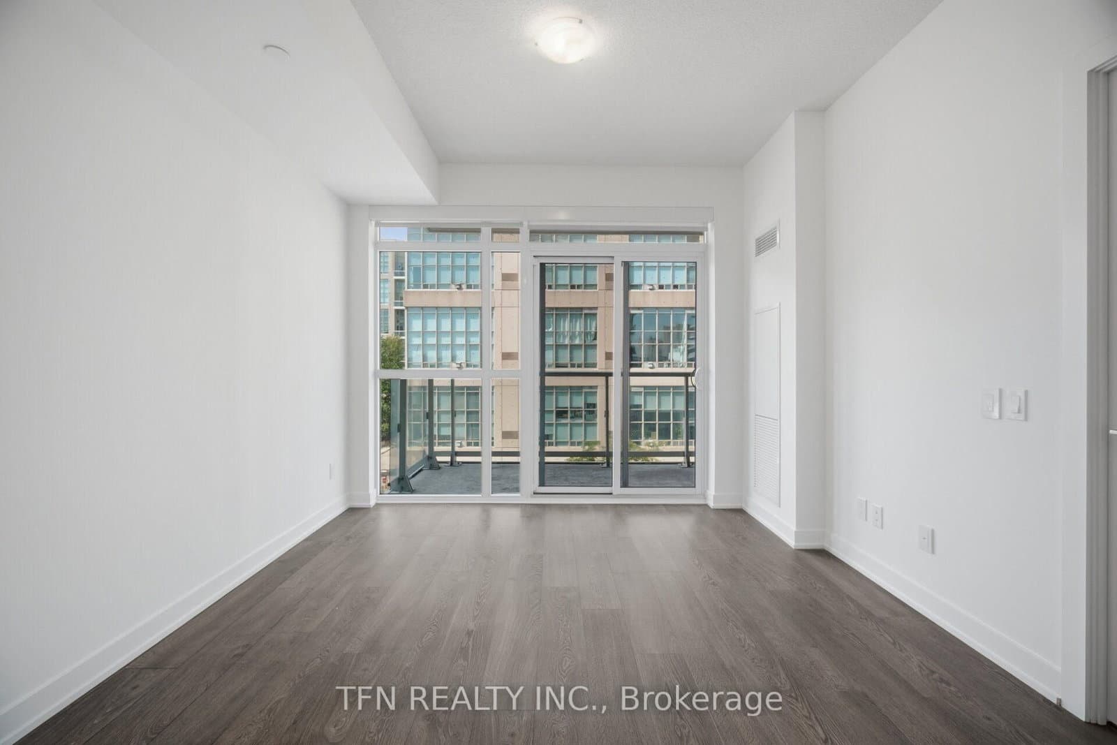 251 Manitoba Street thumbnail 5