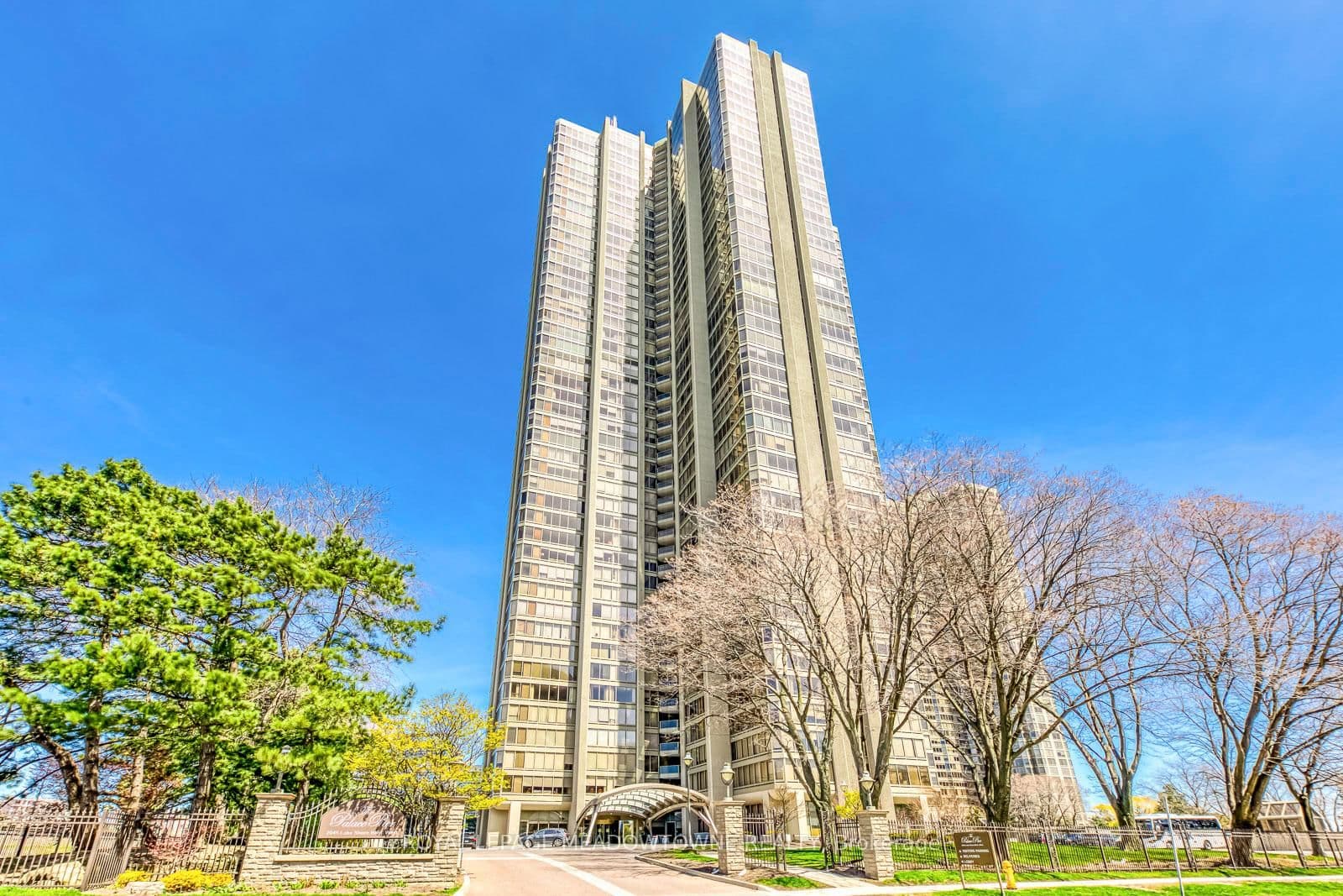 2045 Lakeshore Boulevard W, Unit 2011 - Image 1