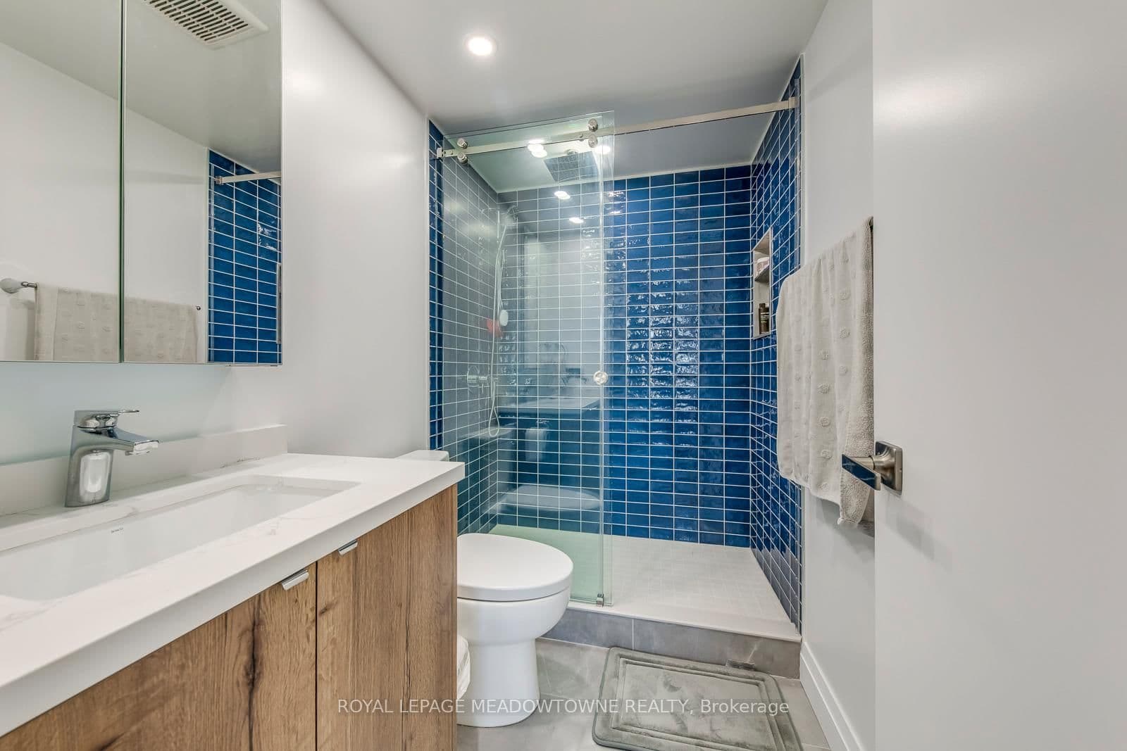 2045 Lakeshore Boulevard W, Unit 2011 thumbnail 13