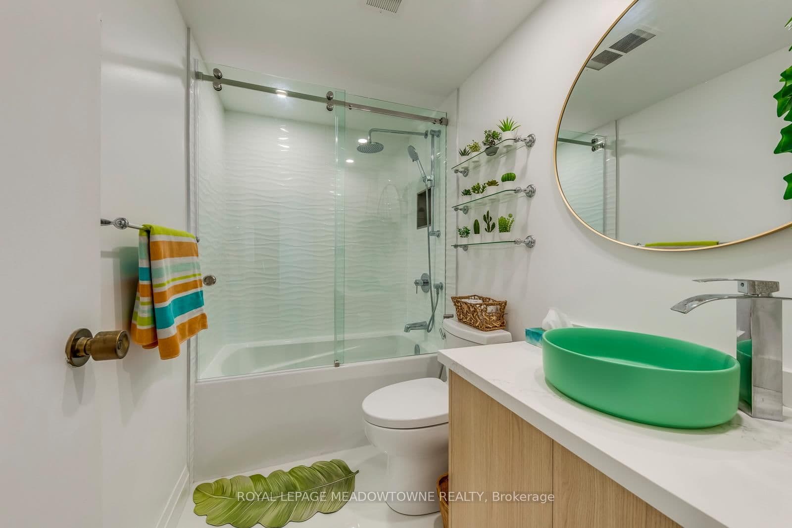 2045 Lakeshore Boulevard W, Unit 2011 thumbnail 14