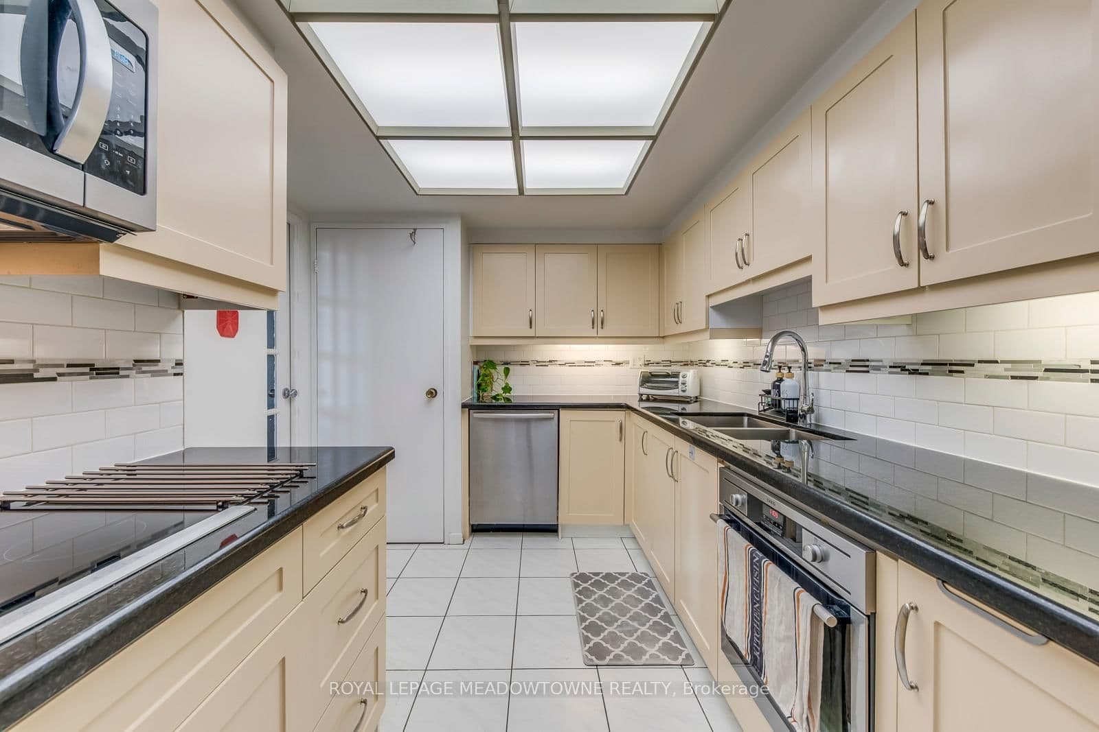 2045 Lakeshore Boulevard W, Unit 2011 thumbnail 7