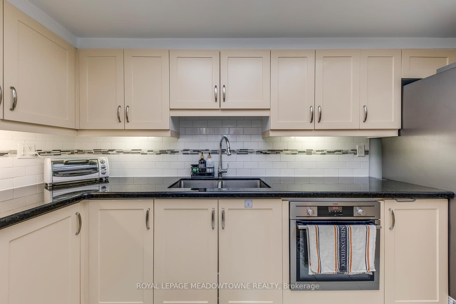 2045 Lakeshore Boulevard W, Unit 2011 thumbnail 9