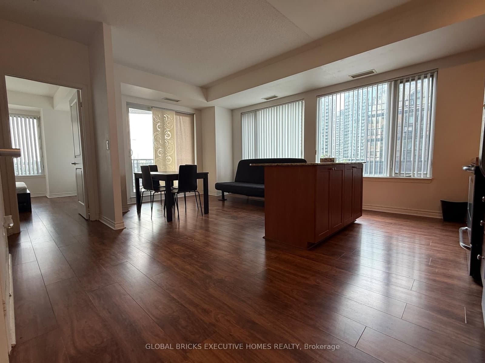 385 Prince Of Wales Drive, Unit 423 thumbnail 3