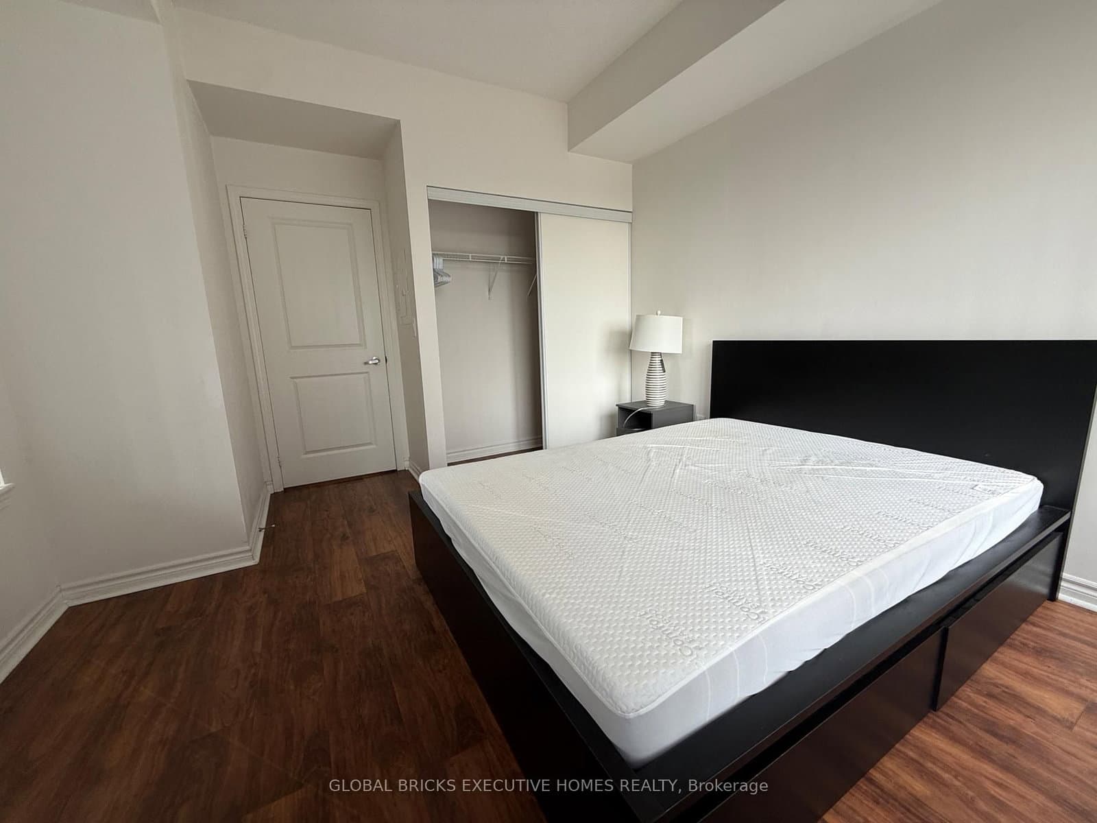385 Prince Of Wales Drive, Unit 423 thumbnail 9