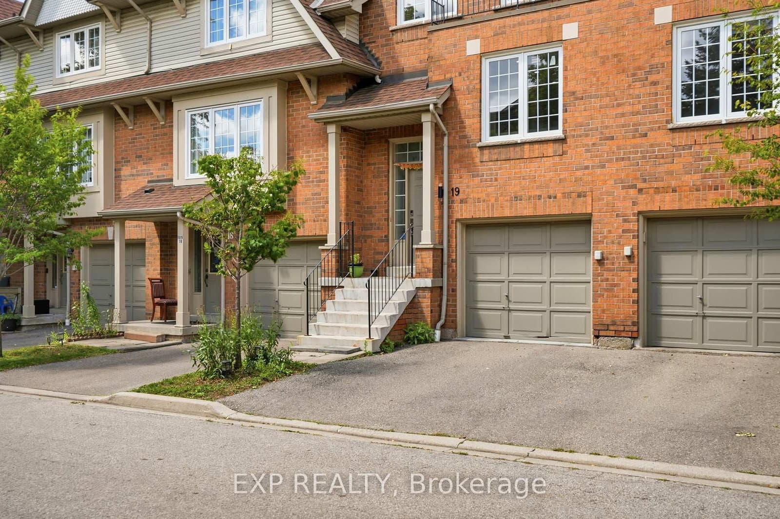 1575 South Parade Court, Unit 19 thumbnail 2