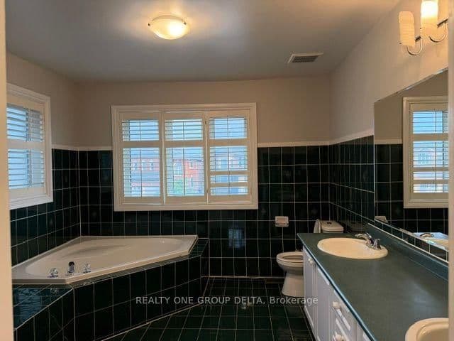 24 Arborview Crescent, Unit Upper thumbnail 32