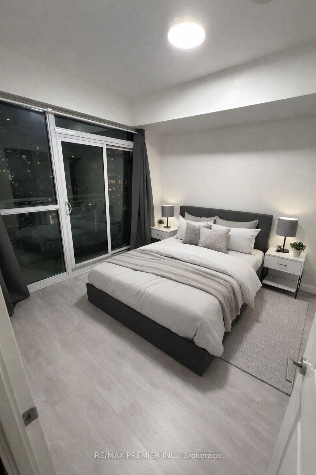 33 Shore Breeze Drive, Unit 1006 thumbnail 4