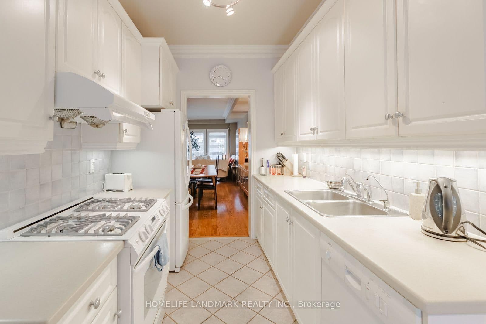 2283 W Lake Shore Boulevard W, Unit B thumbnail 12