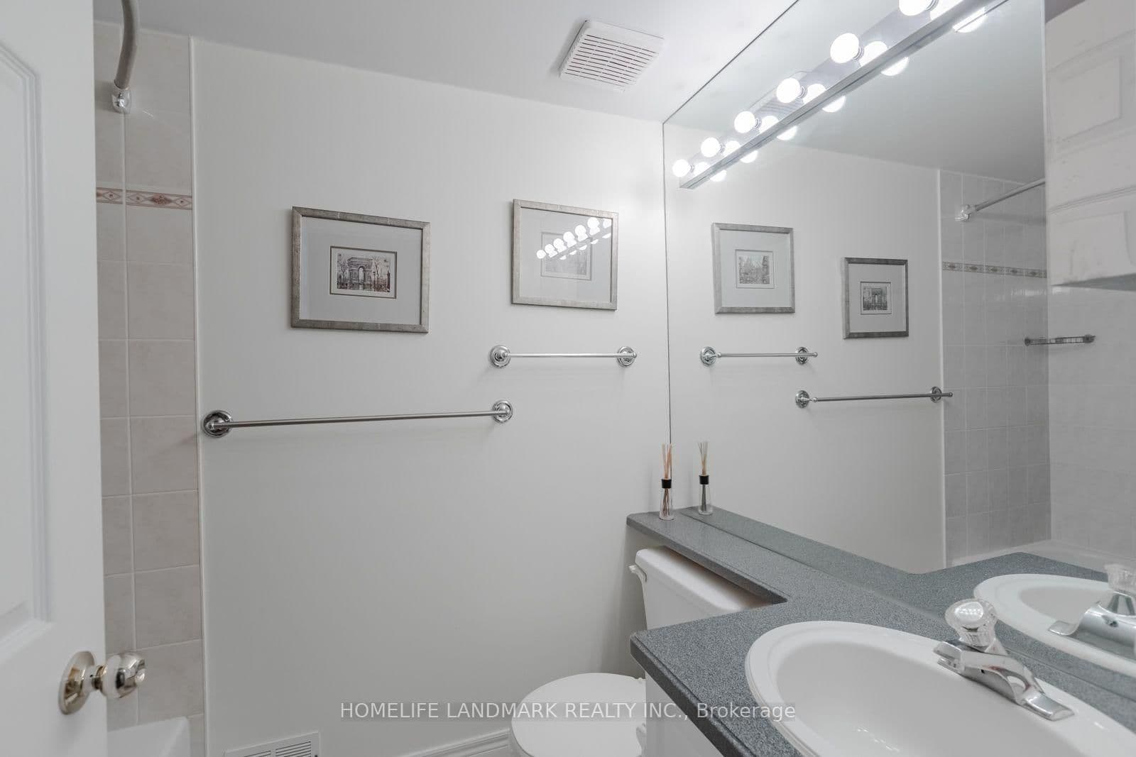 2283 W Lake Shore Boulevard W, Unit B thumbnail 15