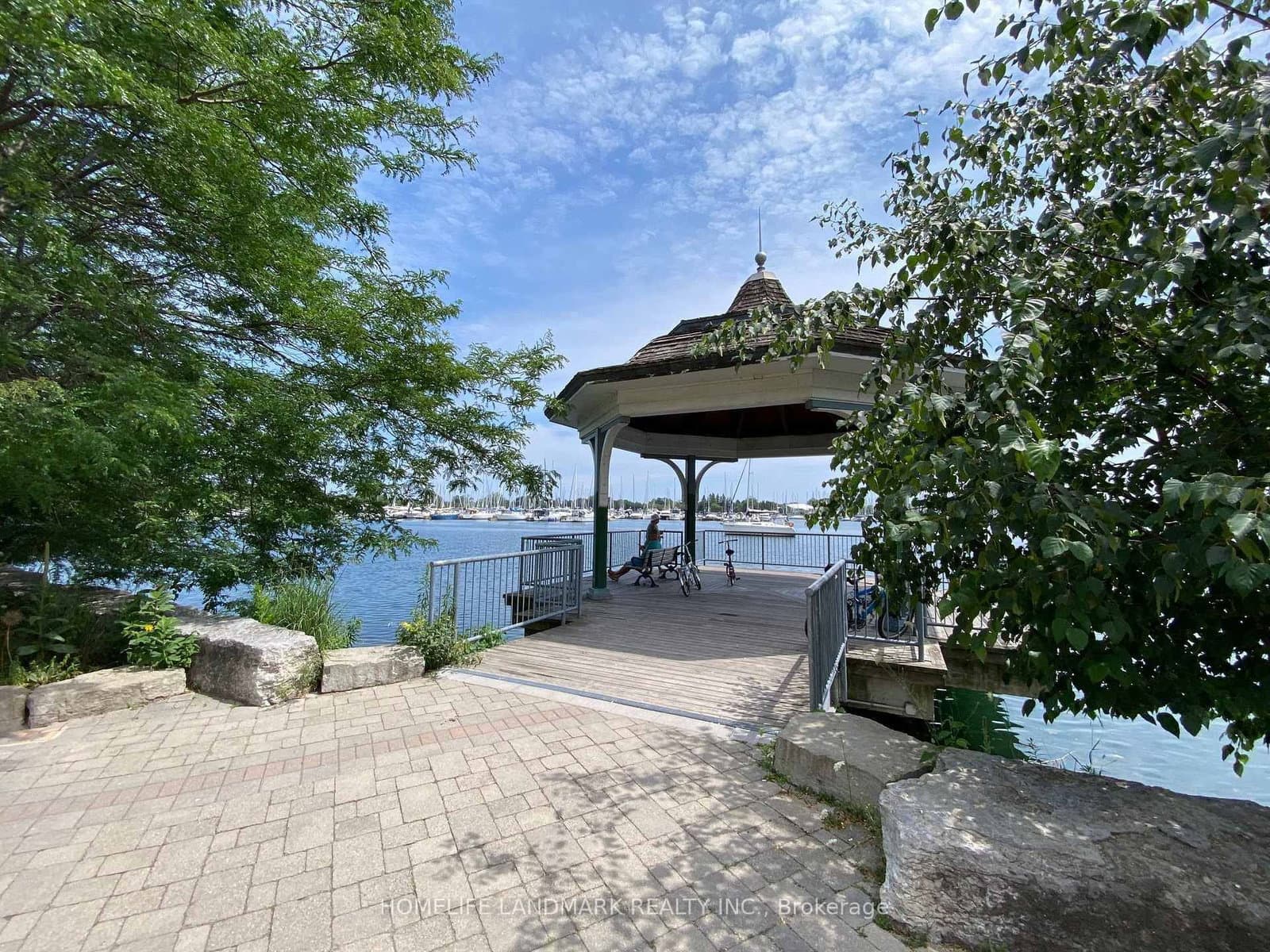 2283 W Lake Shore Boulevard W, Unit B thumbnail 27