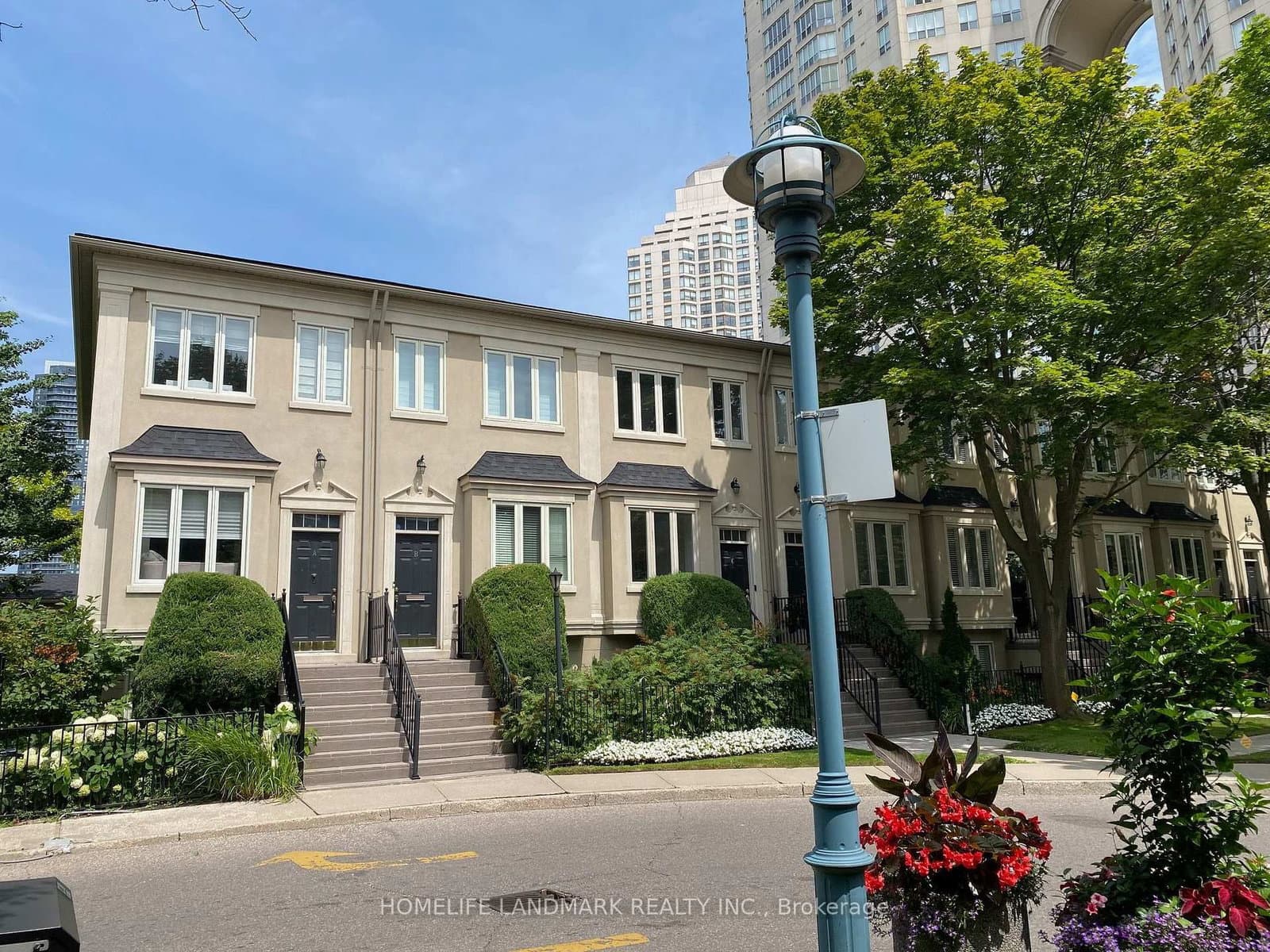 2283 W Lake Shore Boulevard W, Unit B thumbnail 3