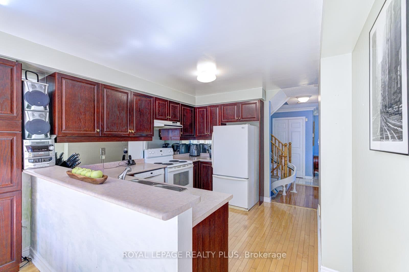 5658 Glen Erin Drive, Unit 1 thumbnail 18