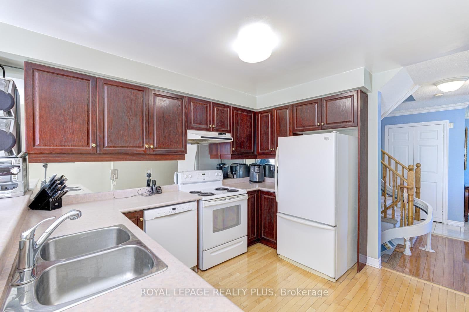 5658 Glen Erin Drive, Unit 1 thumbnail 21