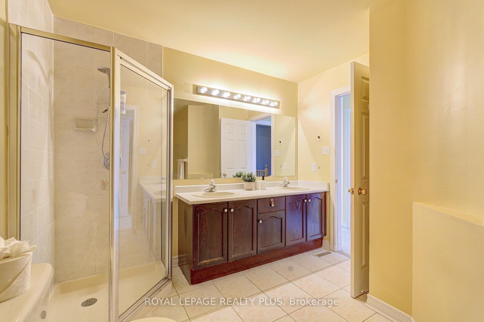 5658 Glen Erin Drive, Unit 1 thumbnail 25