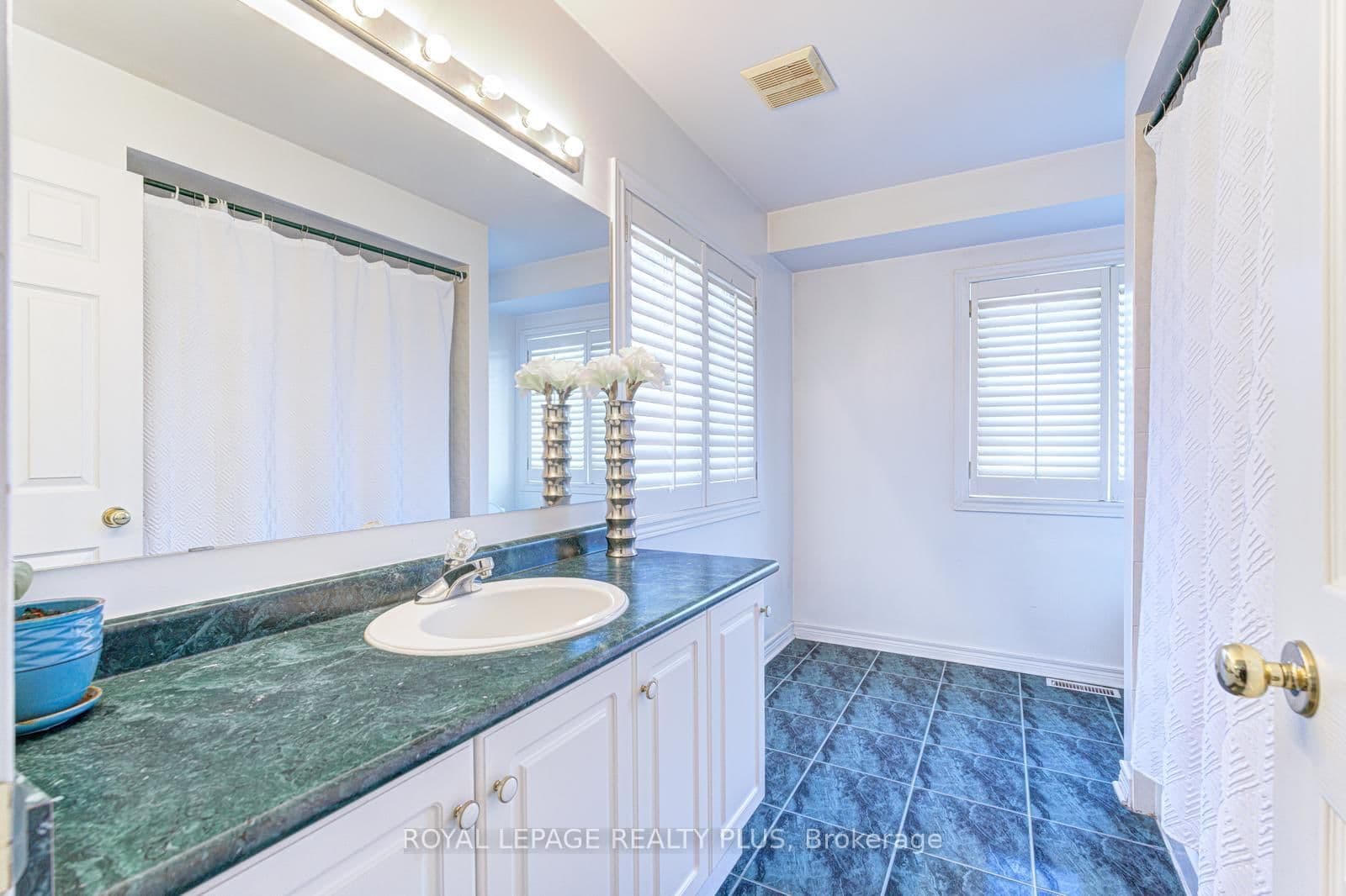 5658 Glen Erin Drive, Unit 1 thumbnail 34