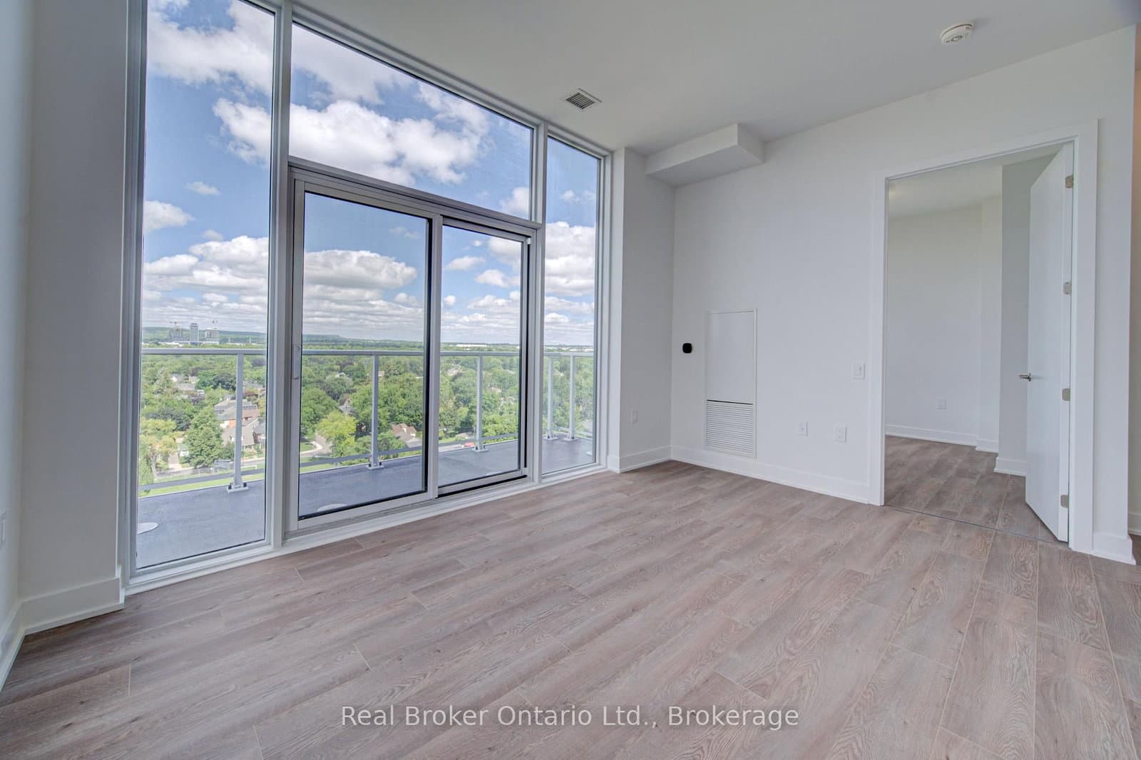 2088 James Street, Unit 1310 thumbnail 13