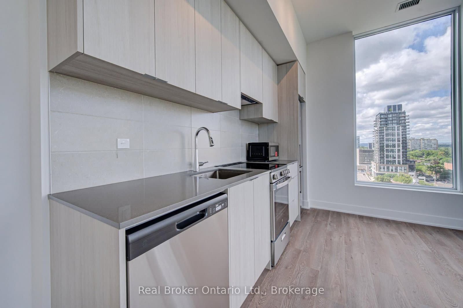2088 James Street, Unit 1310 thumbnail 18