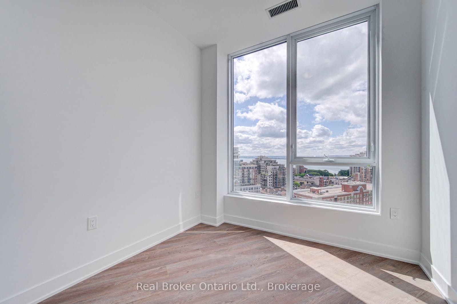 2088 James Street, Unit 1310 thumbnail 20