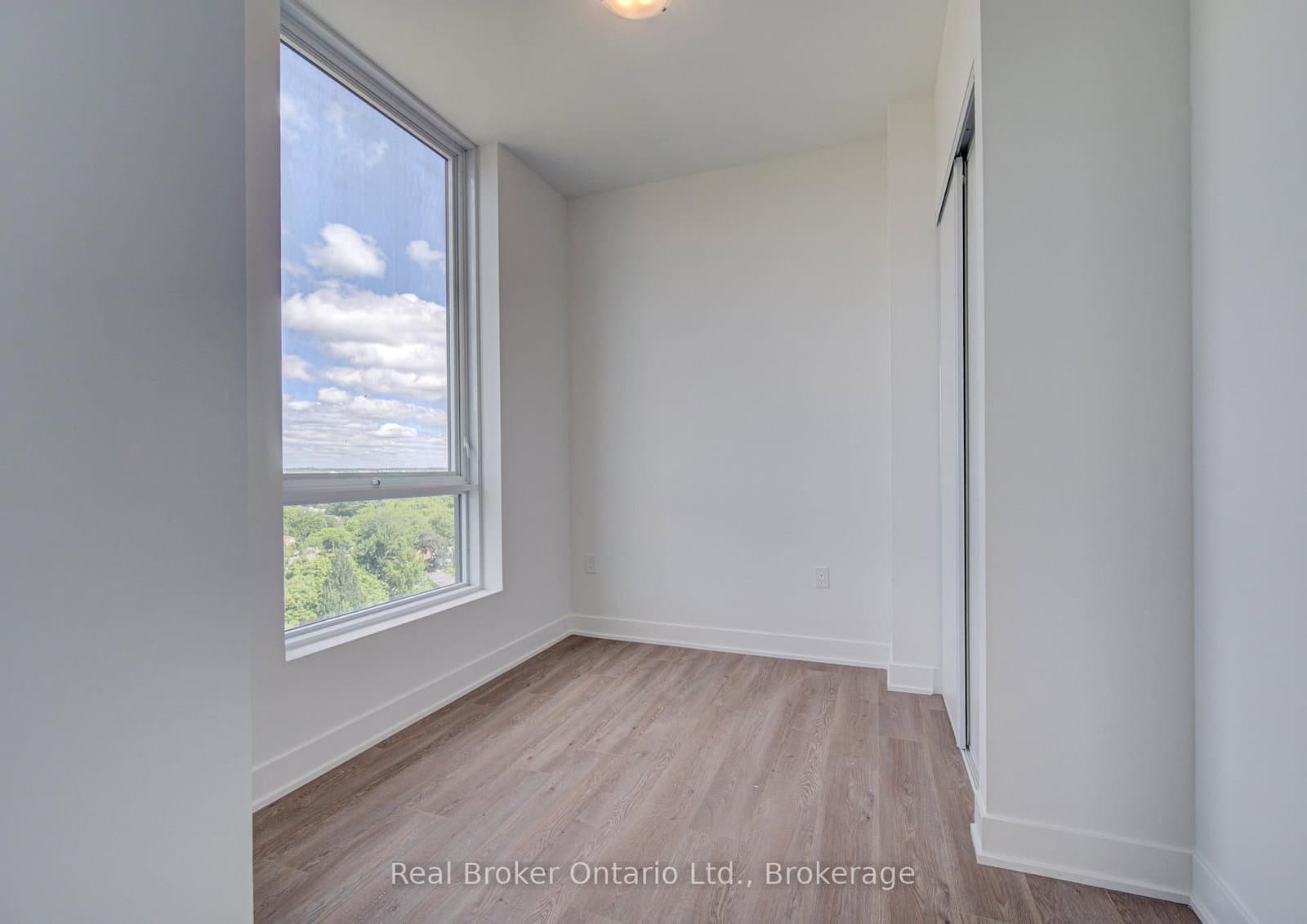 2088 James Street, Unit 1310 thumbnail 21