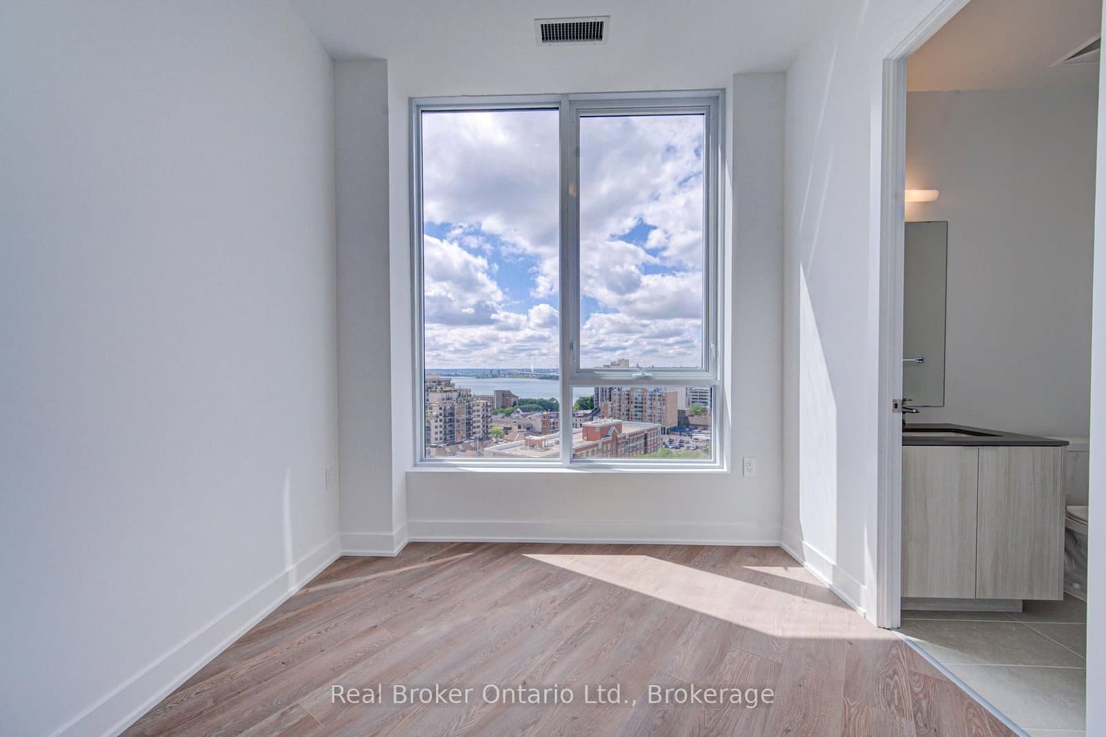 2088 James Street, Unit 1310 thumbnail 22