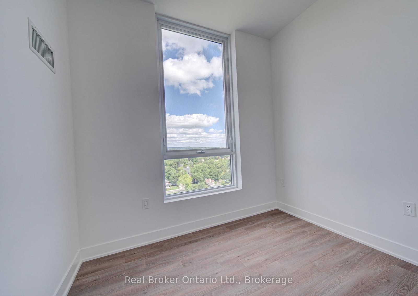 2088 James Street, Unit 1310 thumbnail 23