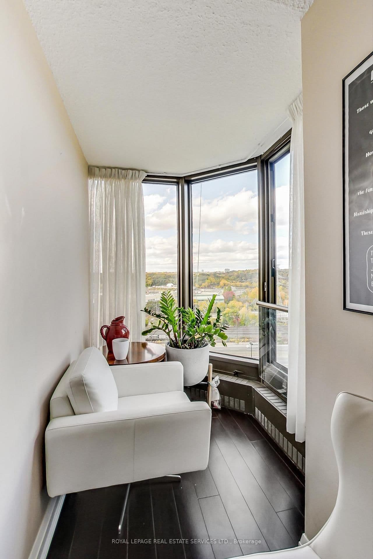 2045 Lake Shore Boulevard W, Unit 1110 thumbnail 3