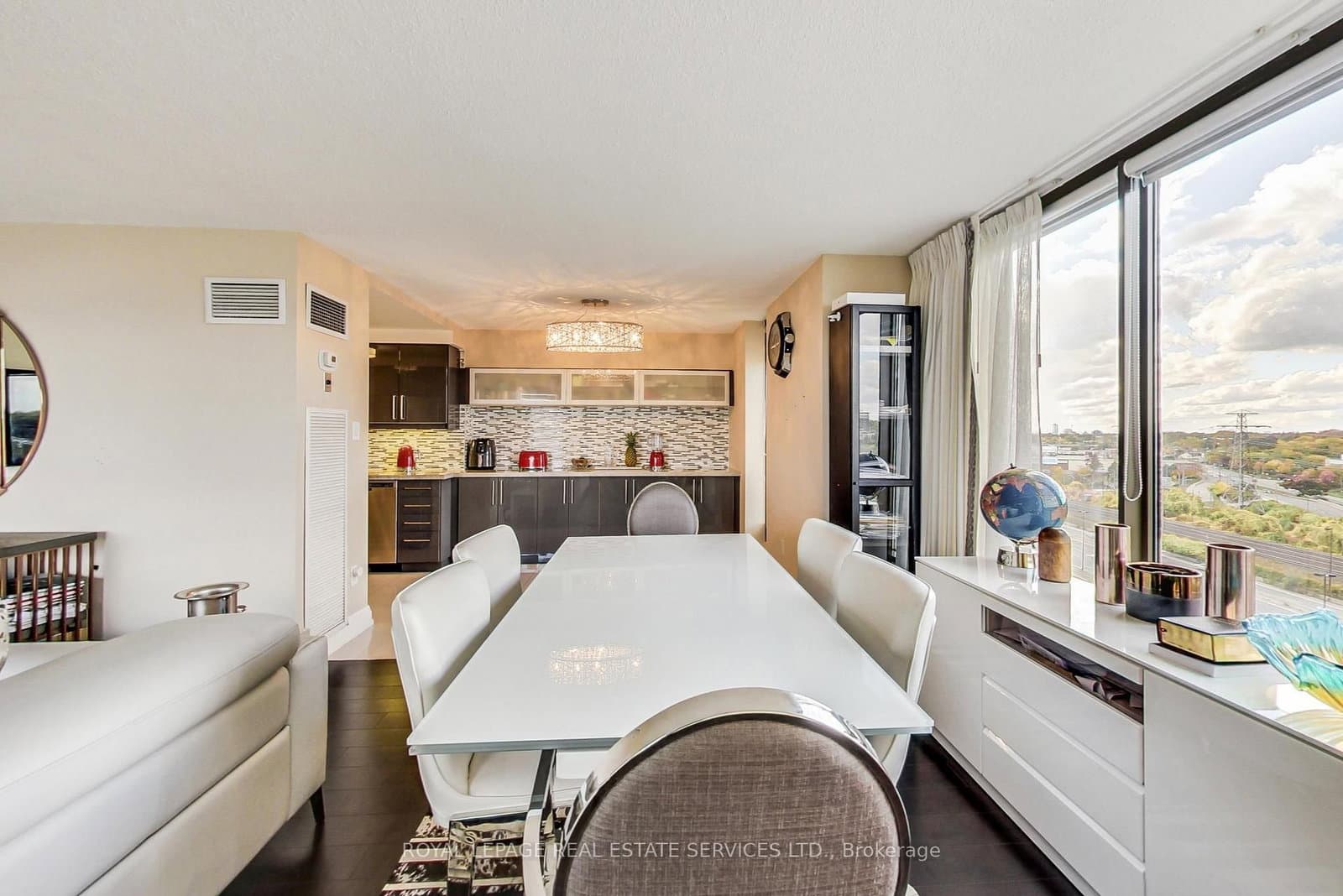 2045 Lake Shore Boulevard W, Unit 1110 thumbnail 4