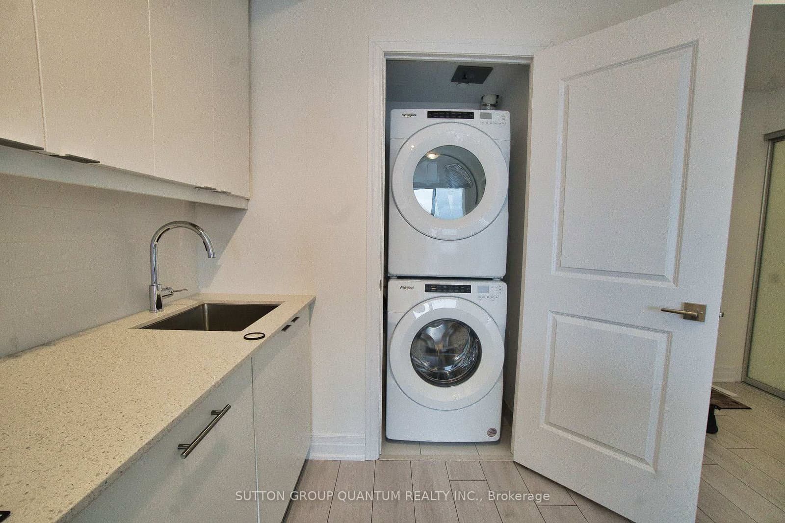 30 Elm Drive, Unit 1607 thumbnail 11