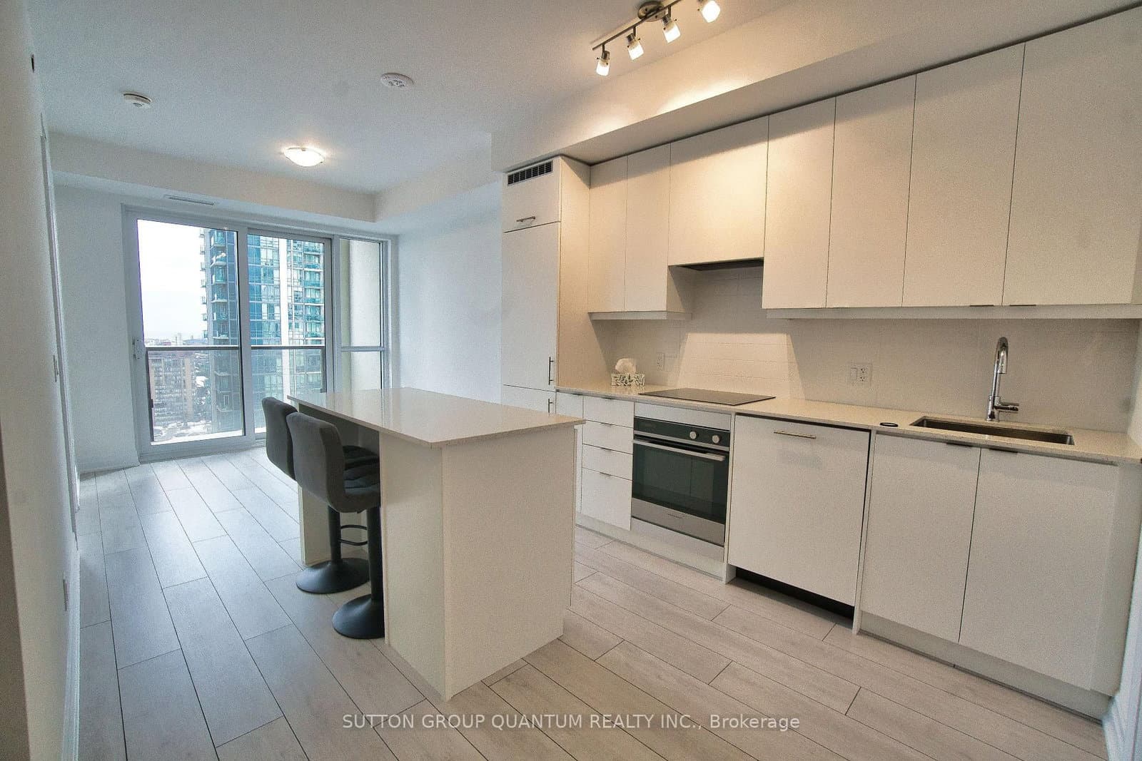 30 Elm Drive, Unit 1607 thumbnail 6