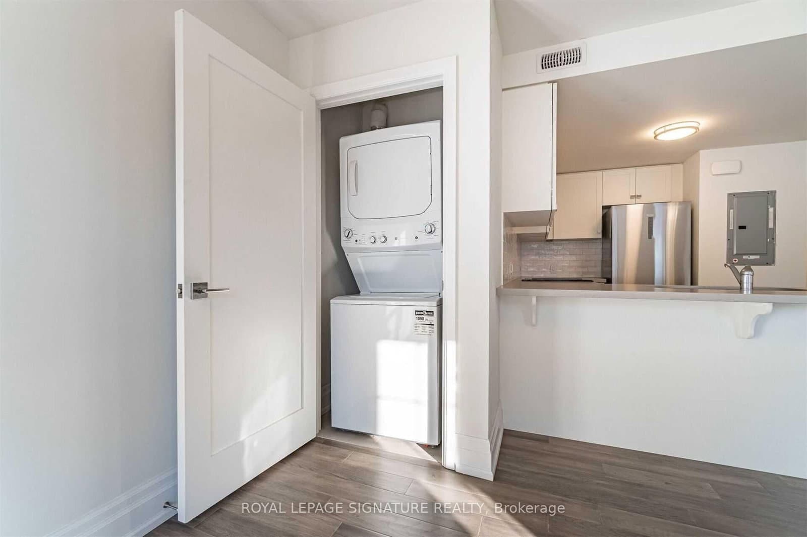 760 Lakeshore Road E, Unit 202 thumbnail 8