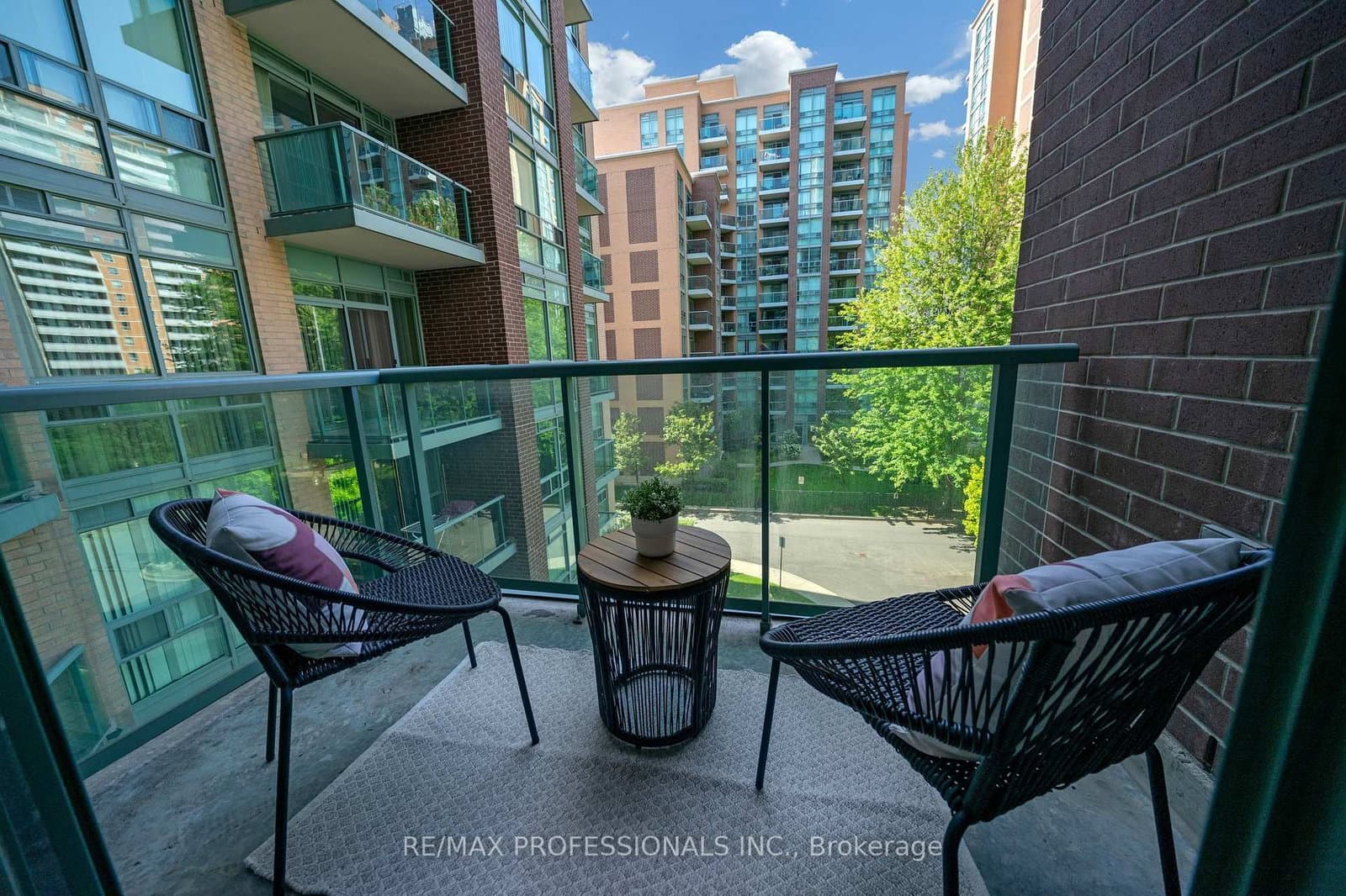 9 Michael Power Place, Unit 402 thumbnail 11