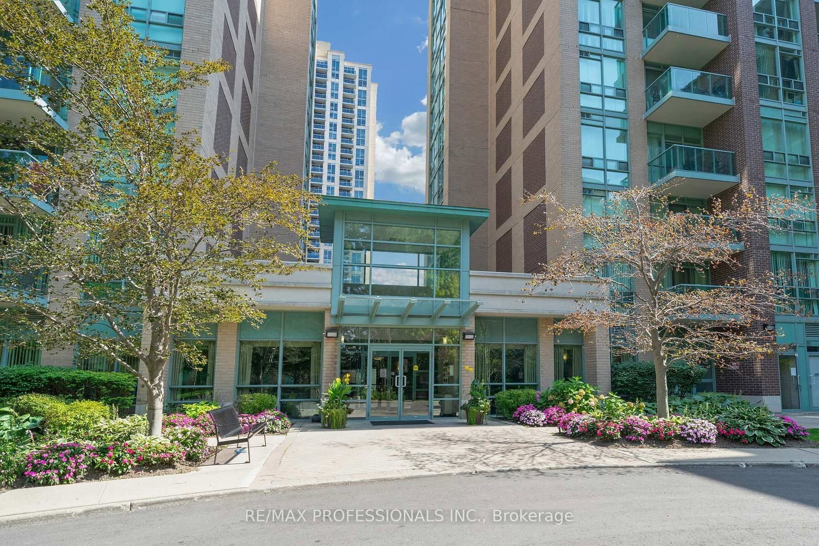 9 Michael Power Place, Unit 402 thumbnail 28