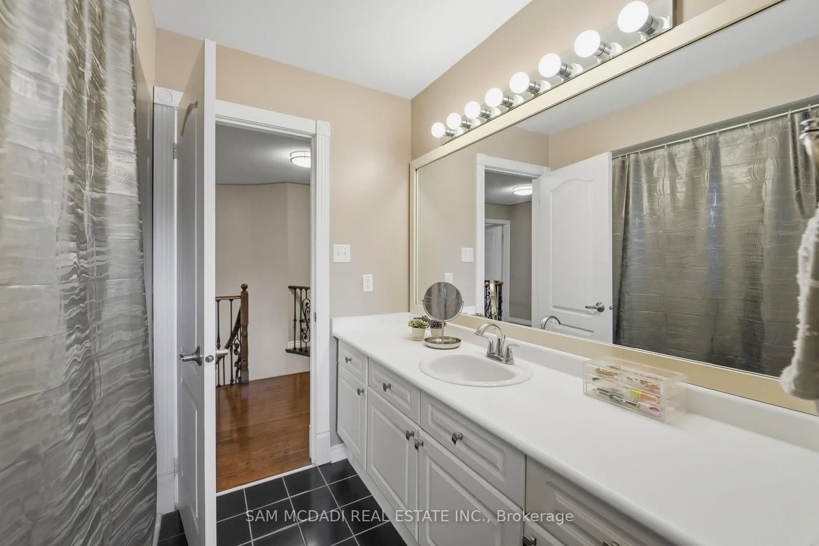 3605 Trelawny Circle thumbnail 22