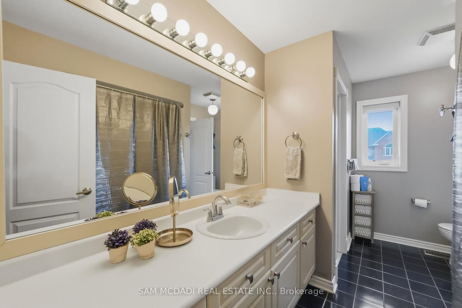 3605 Trelawny Circle thumbnail 23