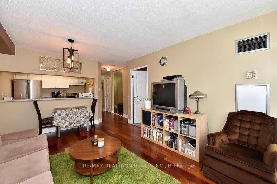 101 Subway Crescent, Unit 814 thumbnail 10