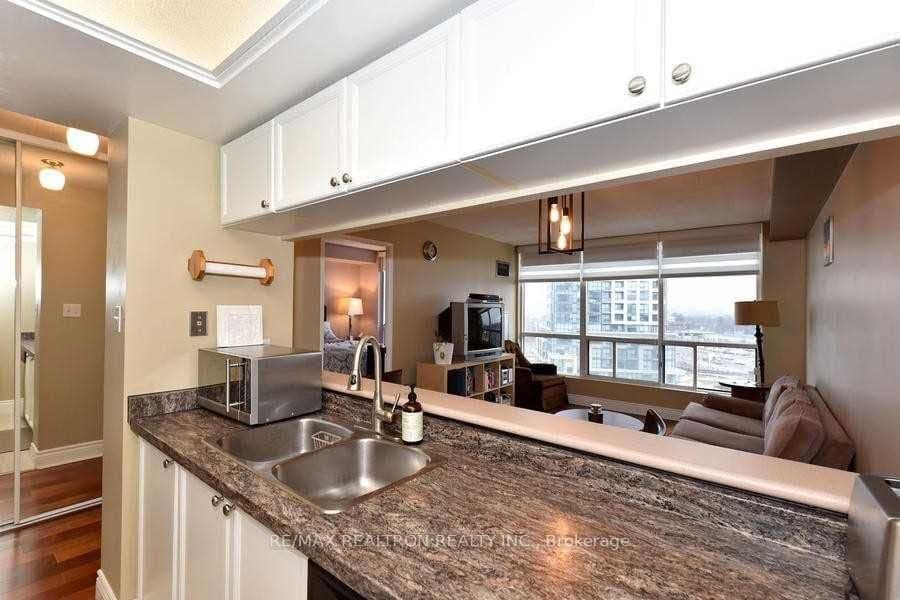 101 Subway Crescent, Unit 814 thumbnail 8