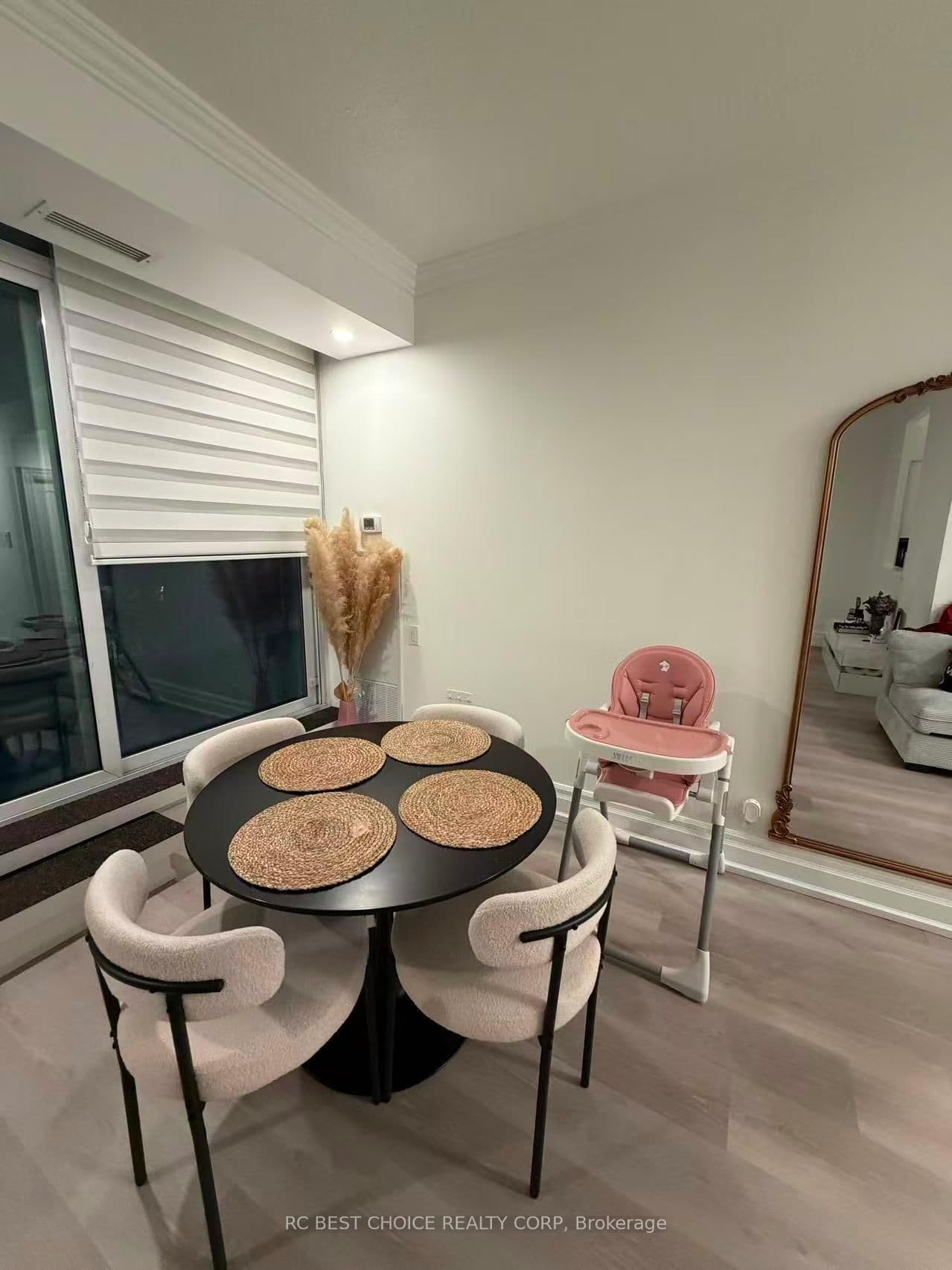 2067 Lake Shore Boulevard W, Unit 203 thumbnail 5