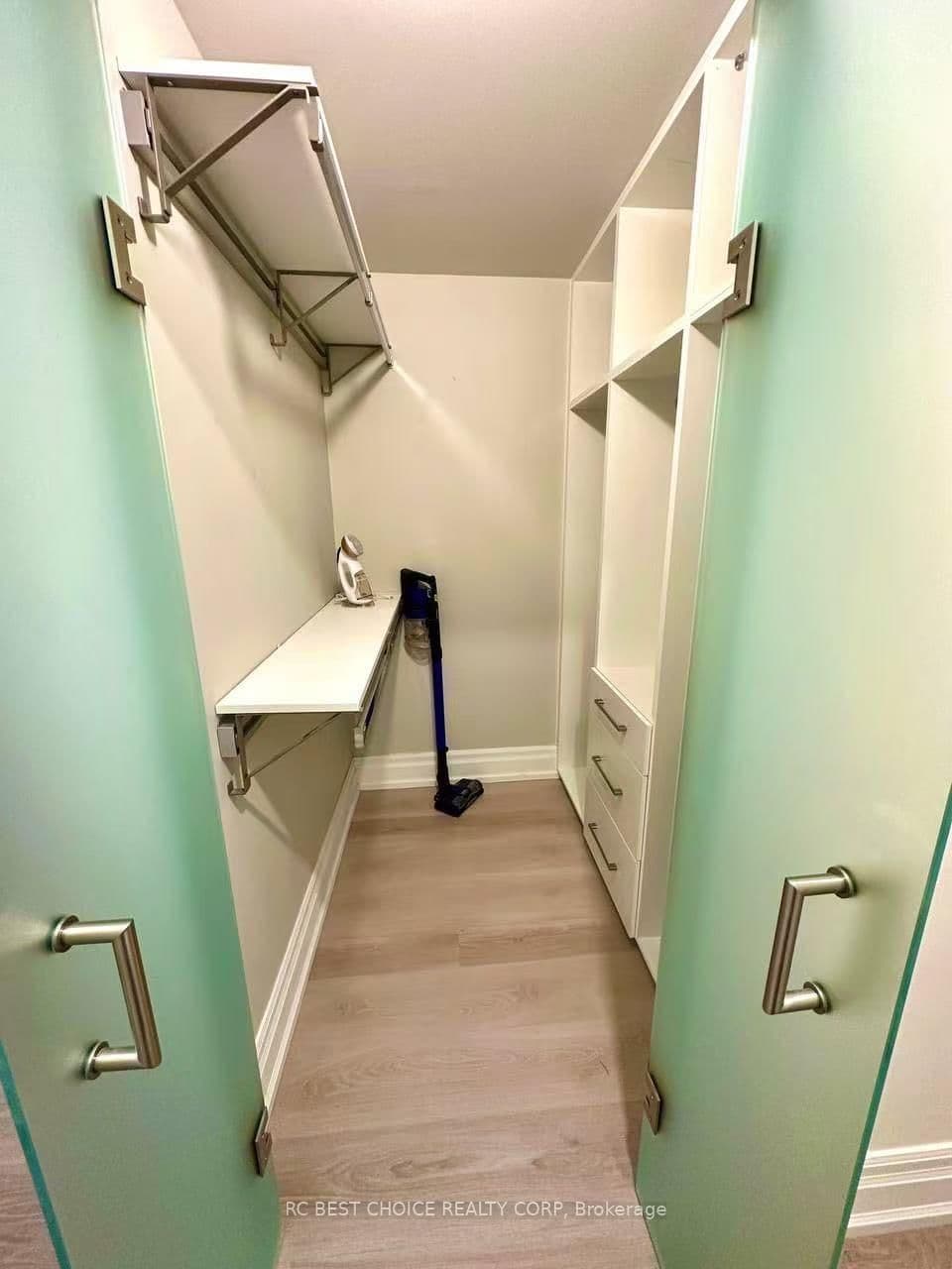 2067 Lake Shore Boulevard W, Unit 203 thumbnail 9