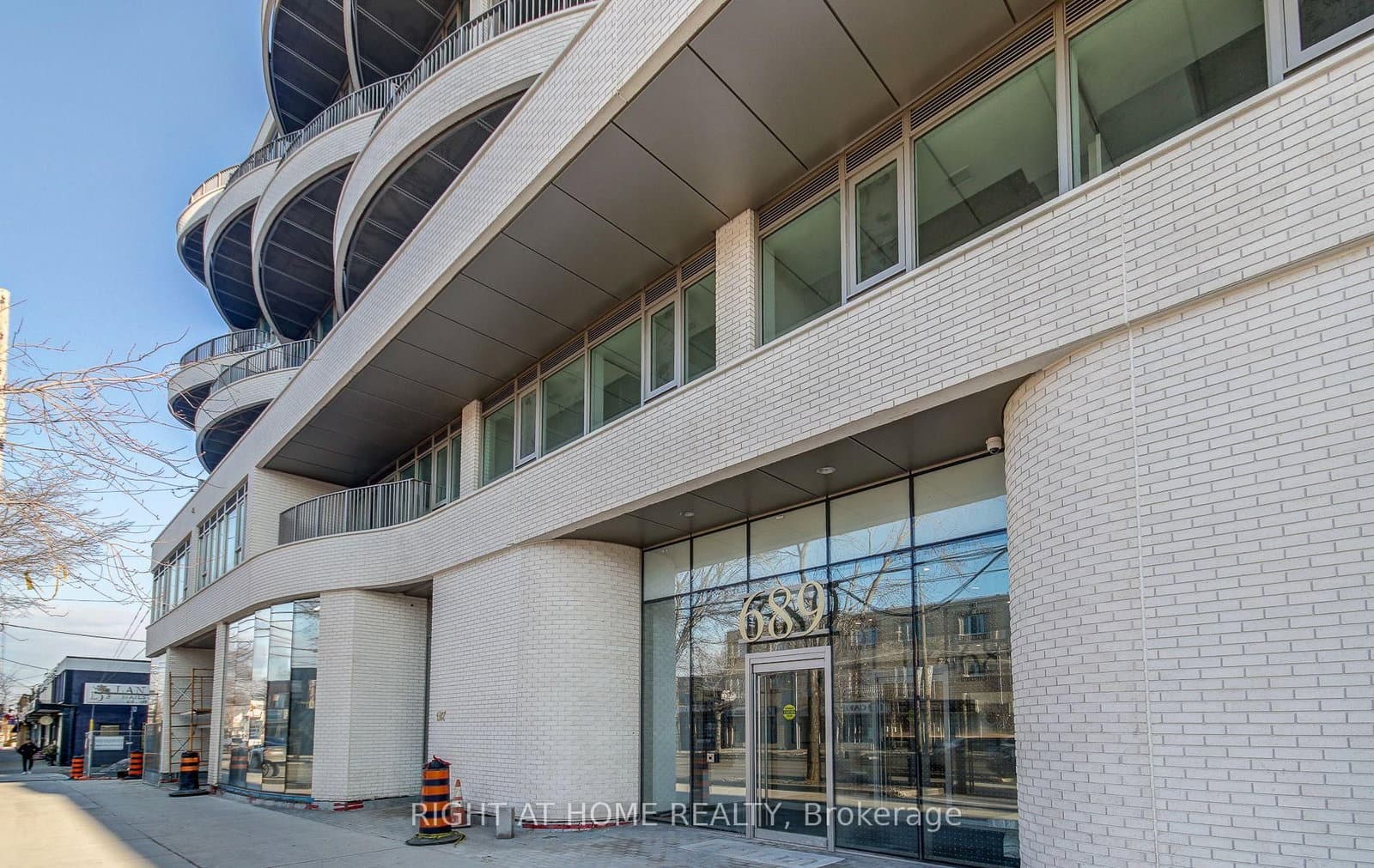 689 The Queensway, Unit 504 thumbnail 3