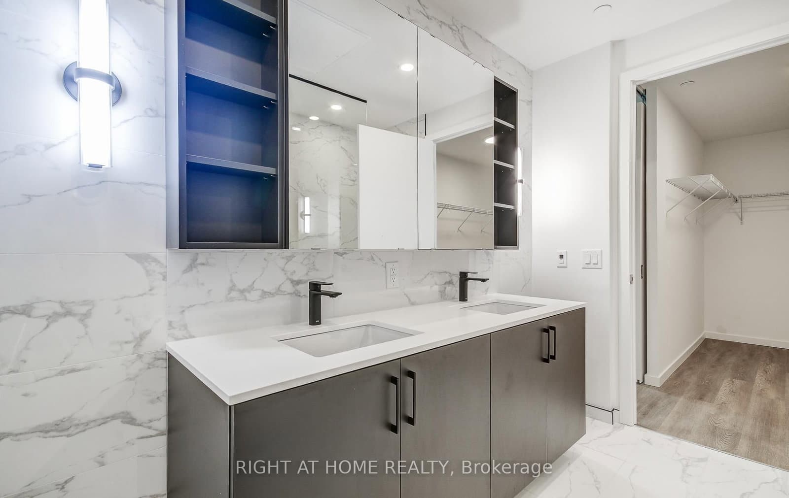 689 The Queensway, Unit 504 thumbnail 30