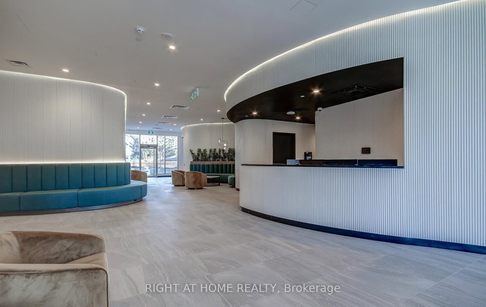 689 The Queensway, Unit 504 thumbnail 5