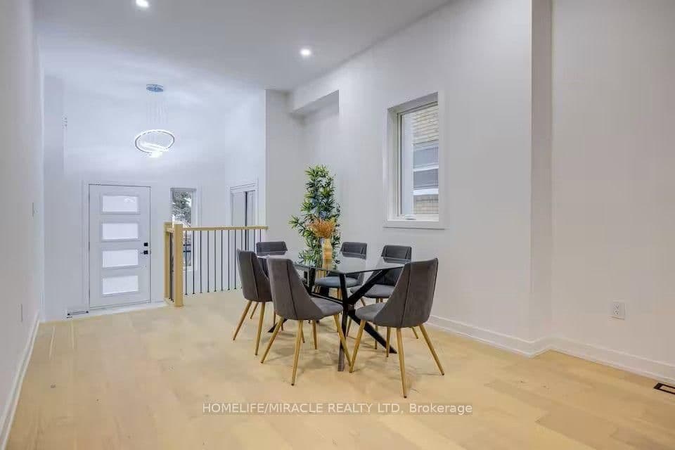 100 Macdonald Street, Unit Main & Upper Level thumbnail 16
