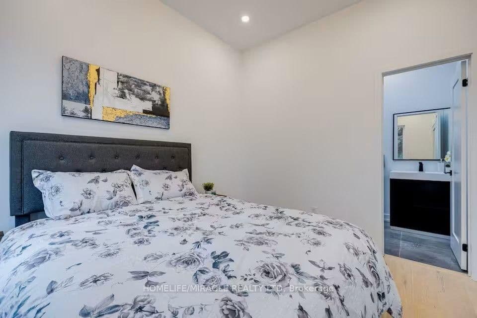 100 Macdonald Street, Unit Main & Upper Level thumbnail 19