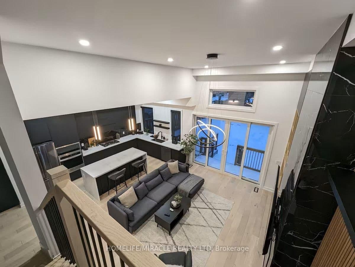 100 Macdonald Street, Unit Main & Upper Level thumbnail 8