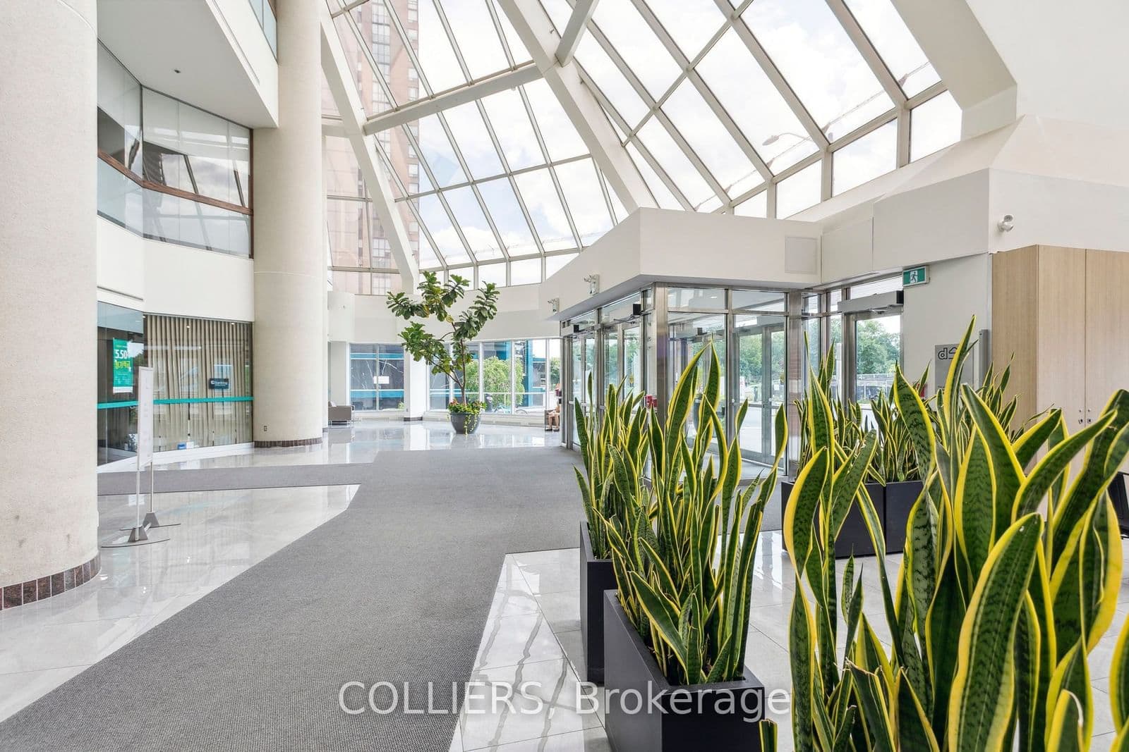 50 Burnhamthorpe Road, Unit 316 thumbnail 6