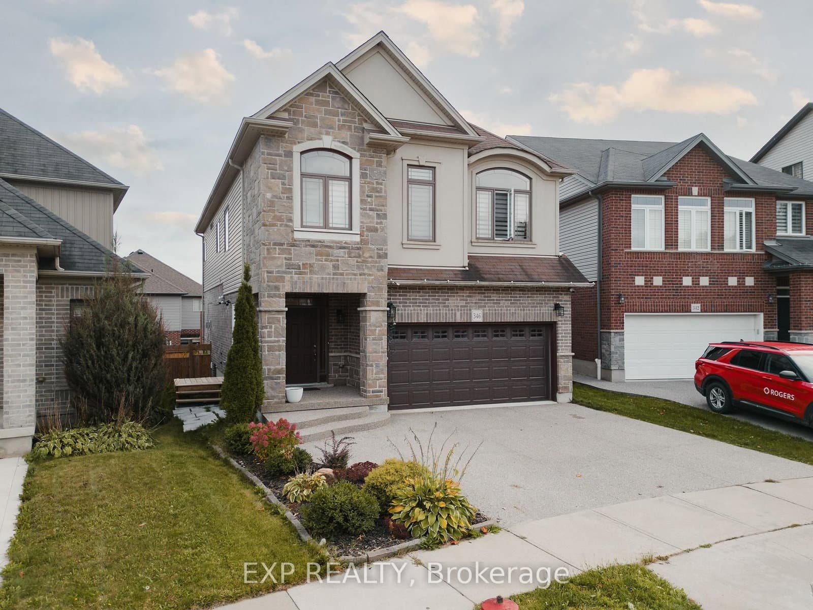 346 Moorlands Crescent - Image 1